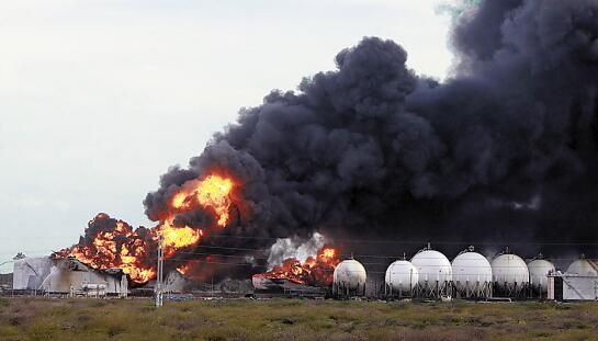 加油站的地下儲油罐、加油機(jī)、管理室和加油站場所防火